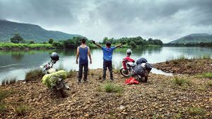 Two Insane Travelers all set to cover the Indian Coastline on two wheels from Gujarat to Orissa!
