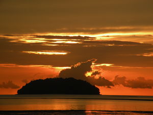 Tanjung Aru Beach Jalan Mat. Salleh Kota Kinabalu Sabah Malaysia 1/1 by Tripoto