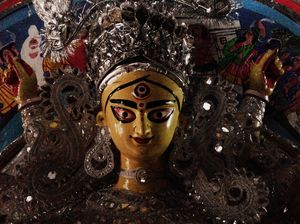 Discover Kolkata - Beauty peeking through veils @Kumartuli