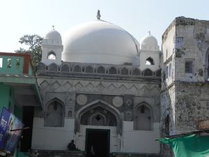 Tomb of Mughal Emperor Aurangzeb 1/1 by Tripoto