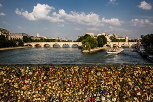 Pont des Arts 1/2 by Tripoto
