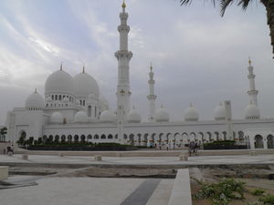 Sheikh Zayed Mosque - Al Maqta'a - Abu Dhabi - United Arab Emirates 1/5 by Tripoto