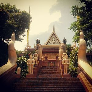 Wat Phnom 1/3 by Tripoto