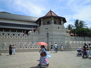 Kandy Lake 1/8 by Tripoto