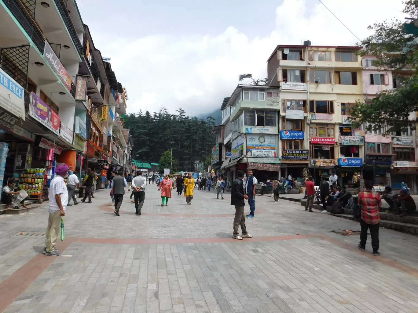 Photo of Manali Mall Market By Vicky Sinha