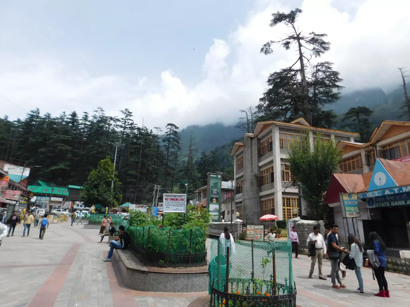 Photo of Manali Mall Market By Vicky Sinha