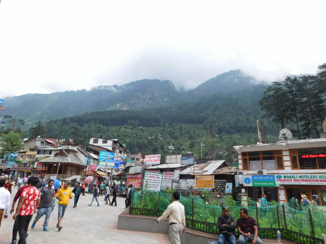 Photo of Manali Mall Market By Vicky Sinha