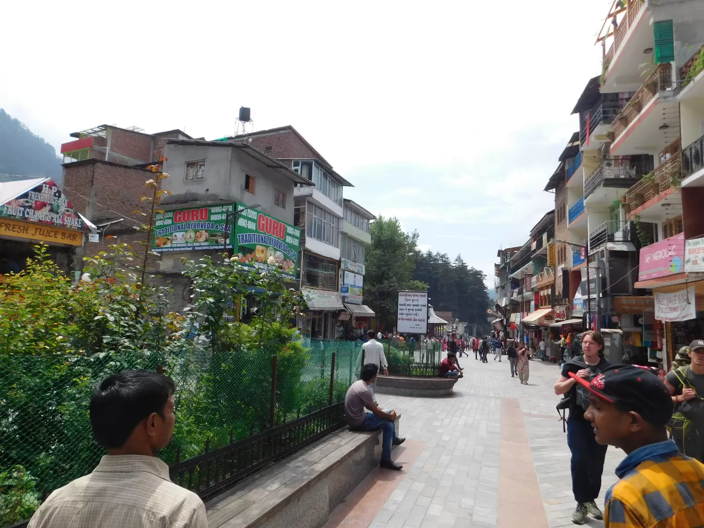 Photo of Manali Mall Market By Vicky Sinha