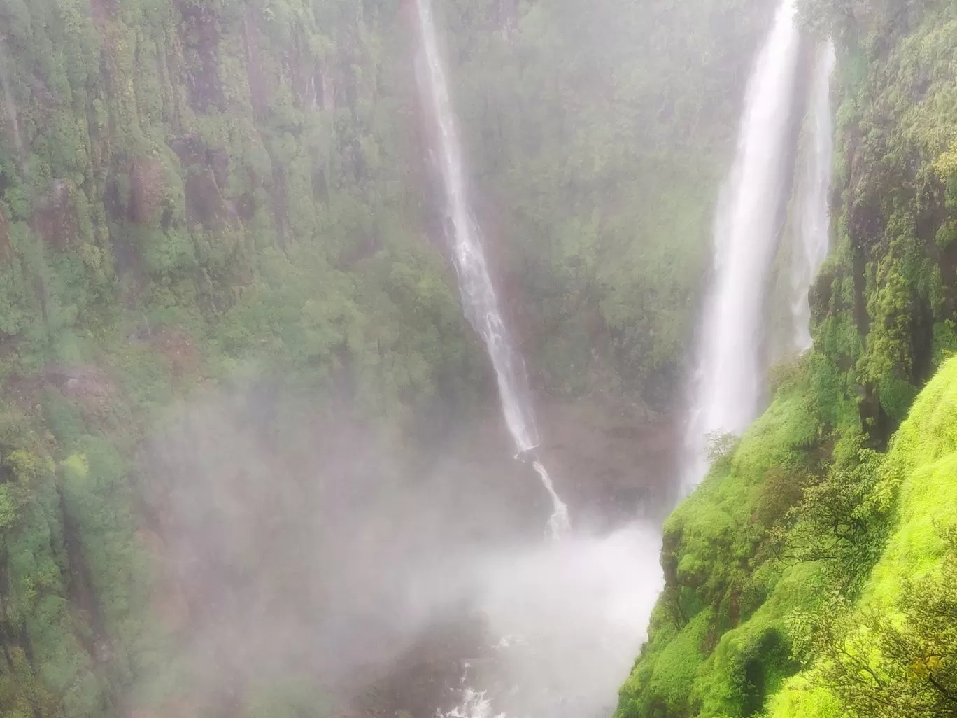 Photo of Thoseghar Waterfall By Vaibhav Jagtap