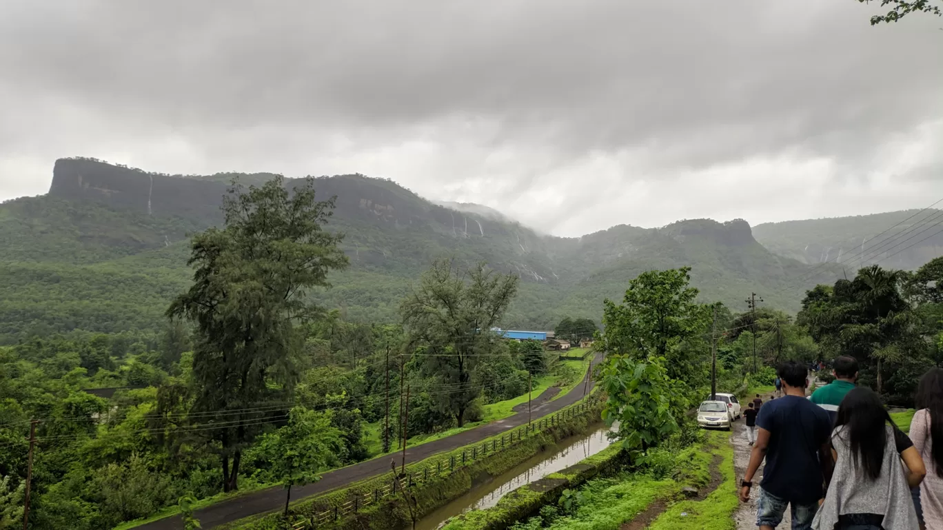 Photo of Devkund Waterfall By Deepanshu Gupta