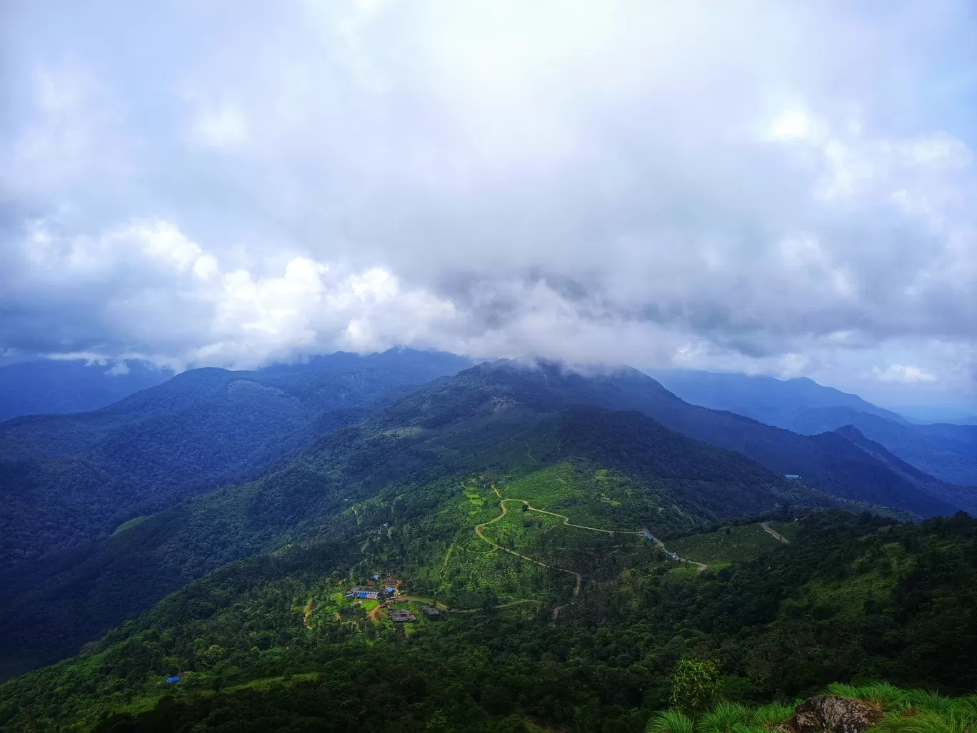 Photo of Ponmudi Hill Station By Vineesh Kumar