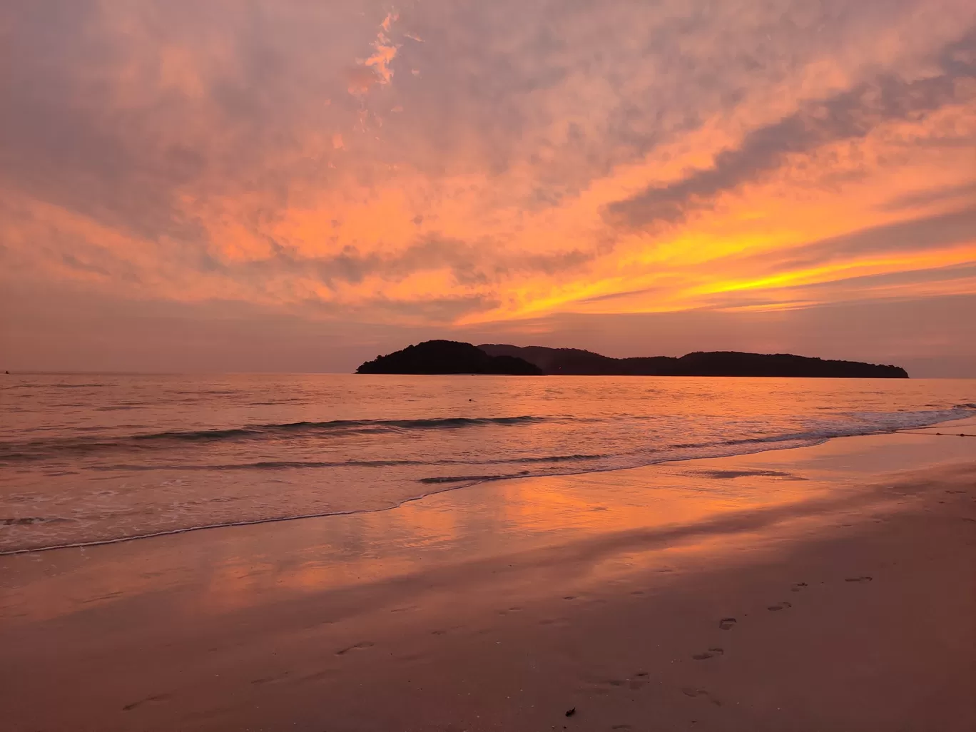 Photo of Cenang Beach By Raja Ghosal