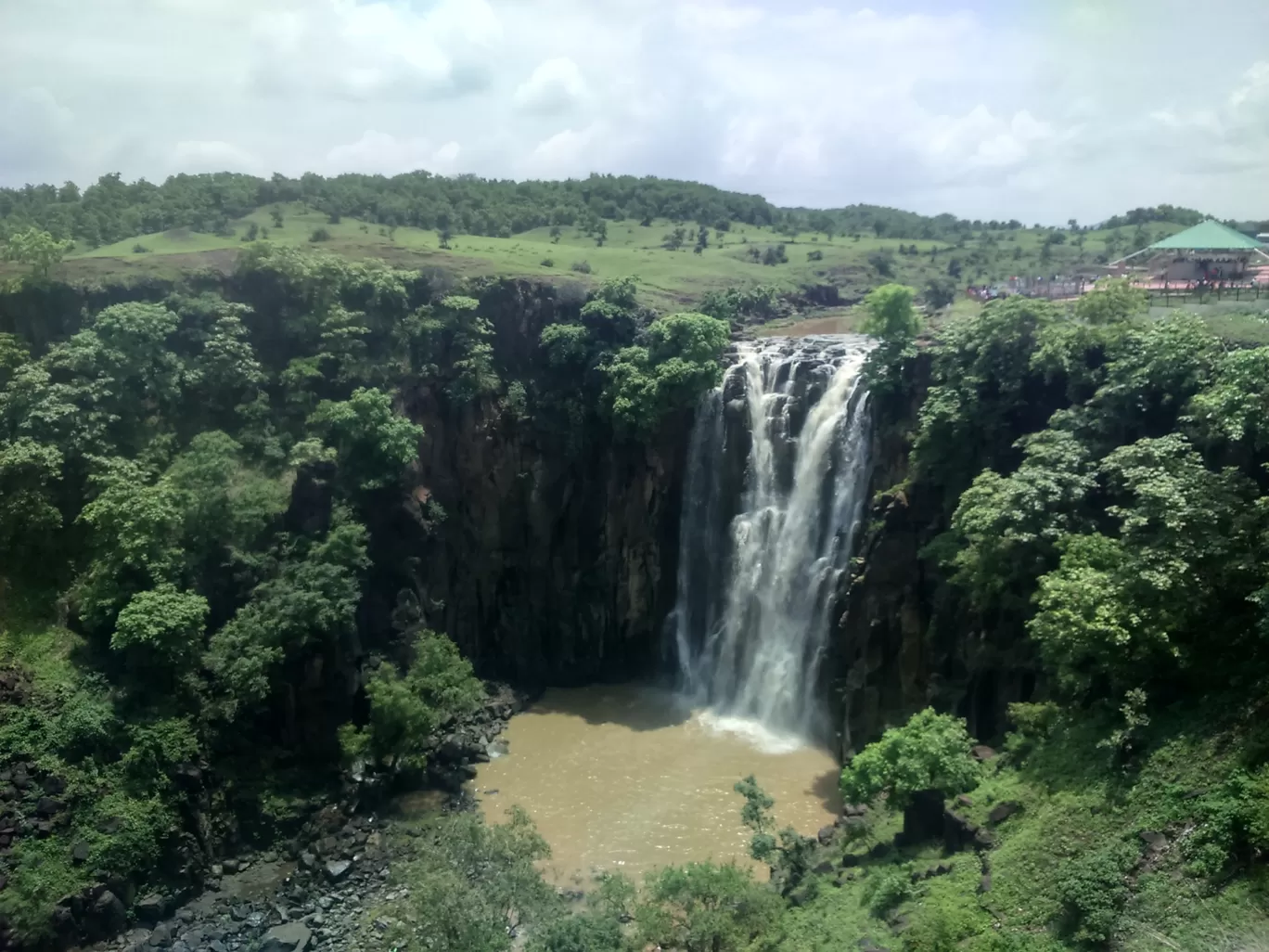Photo of Patalpani Waterfall By Vikas Kumar