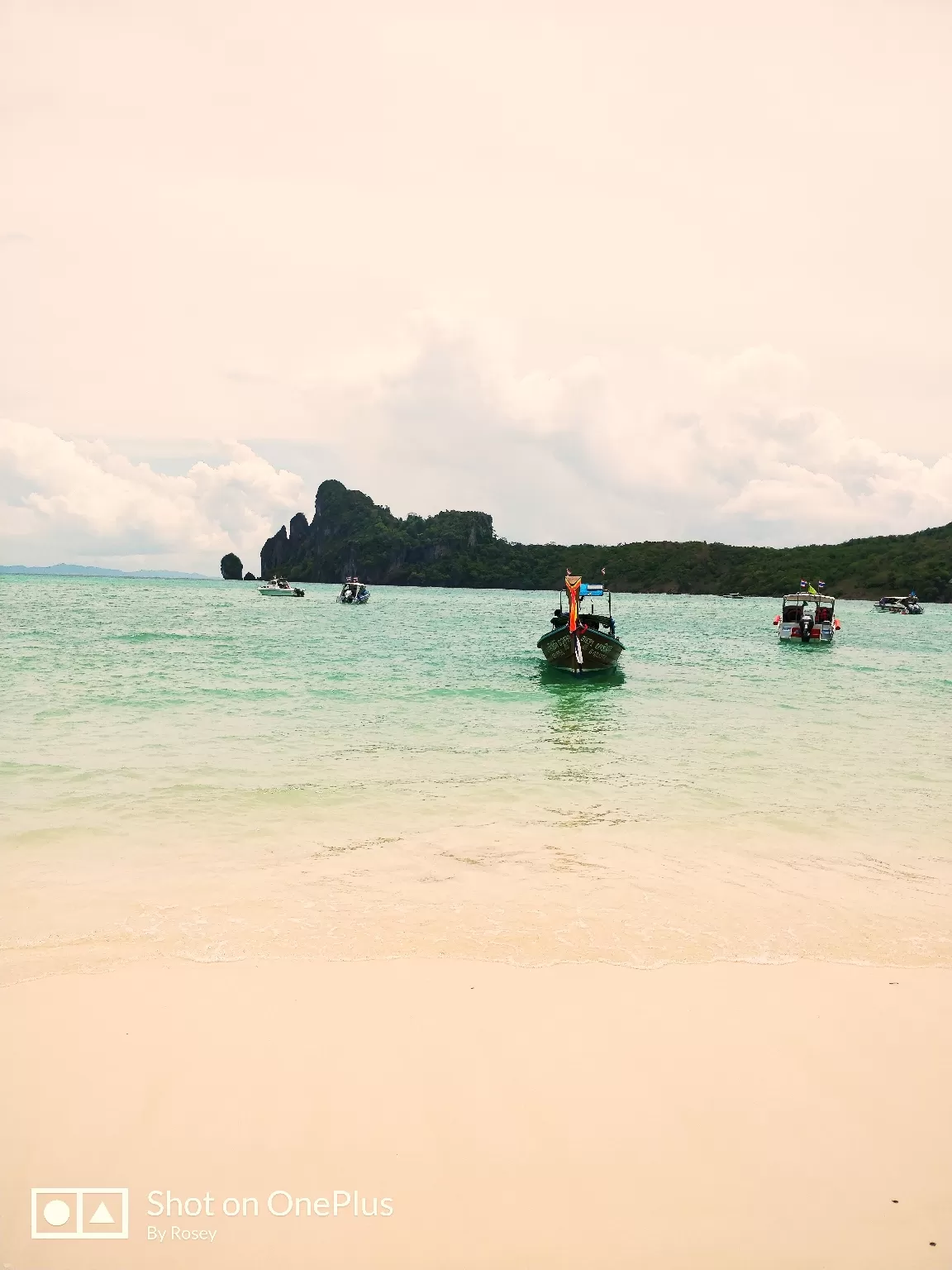 Photo of Krabi By Rosewell Jordan Almeida