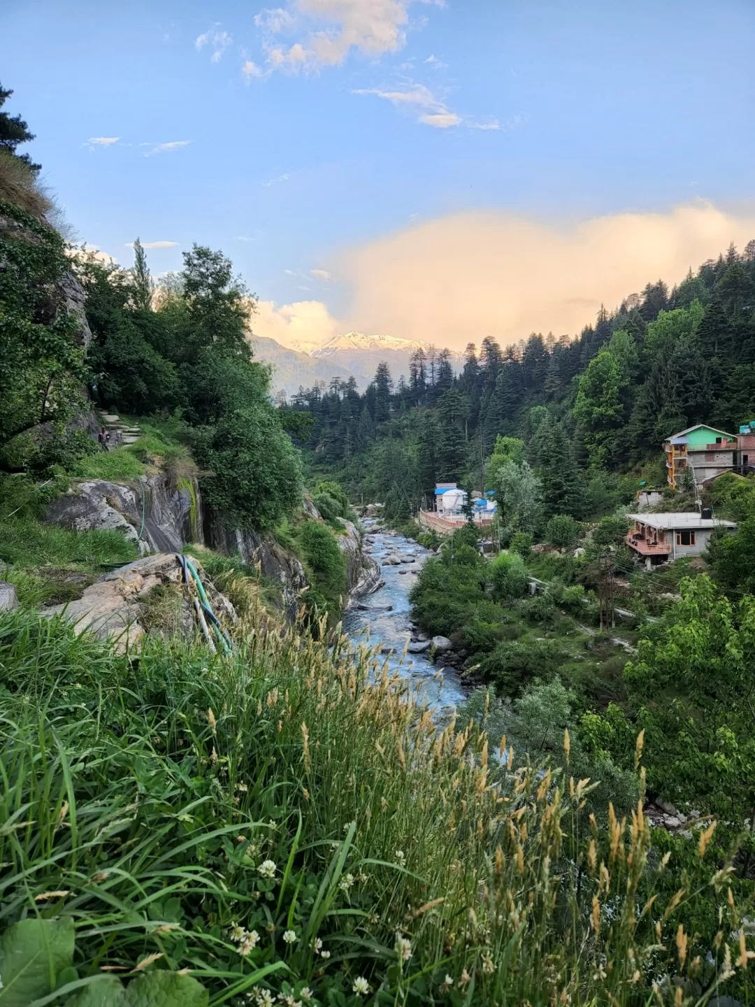 Photo of Old Manali By Minal panta