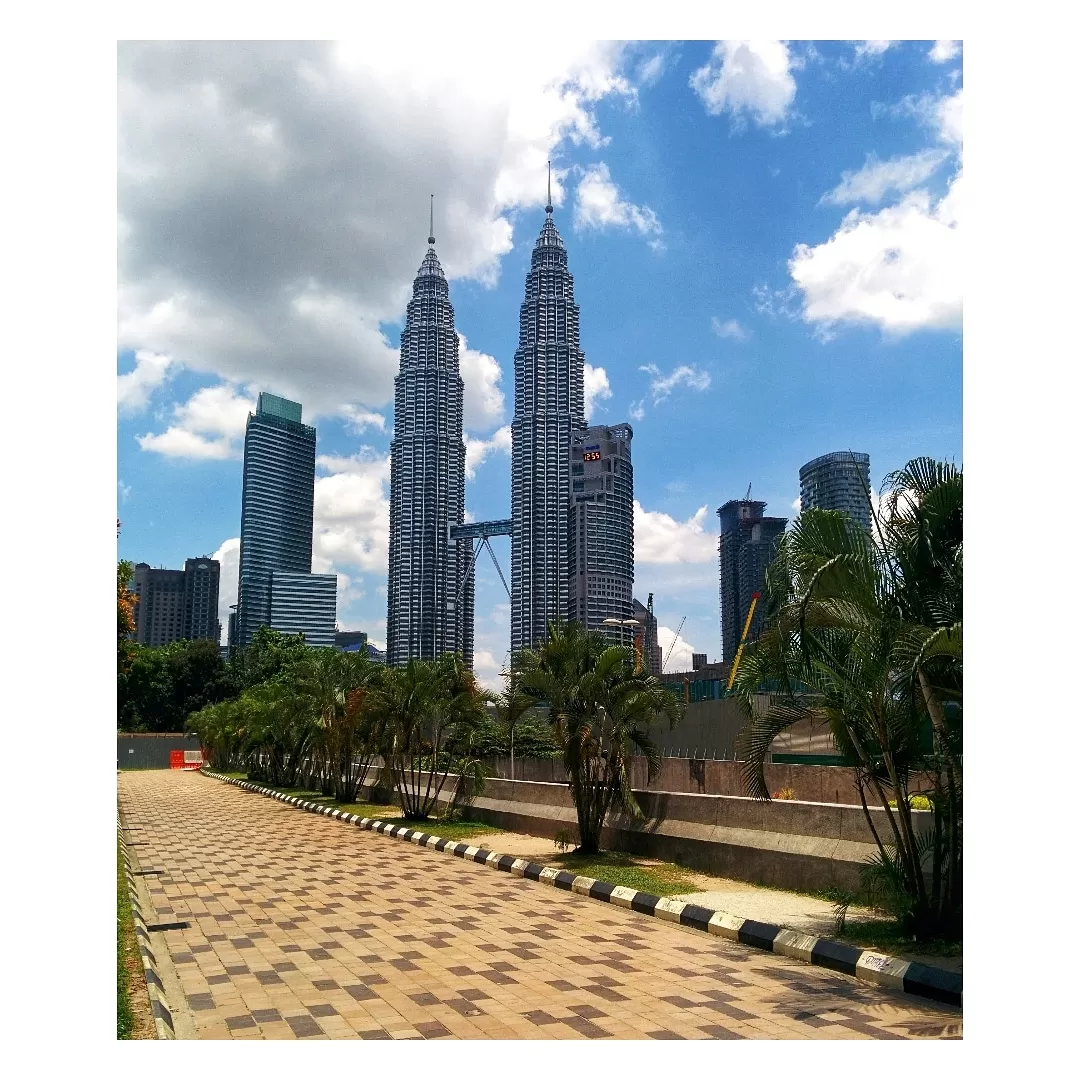 Photo of Petronas Twin Tower By blendedjourney