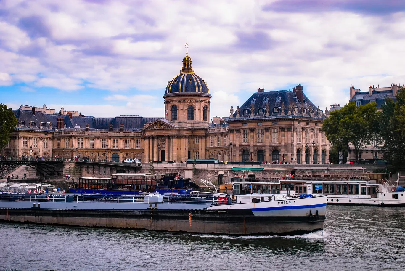 Photo of Paris By Priyanka Telang