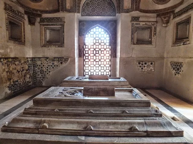Photo of Jamali Kamali Mosque and Tomb By Rahul