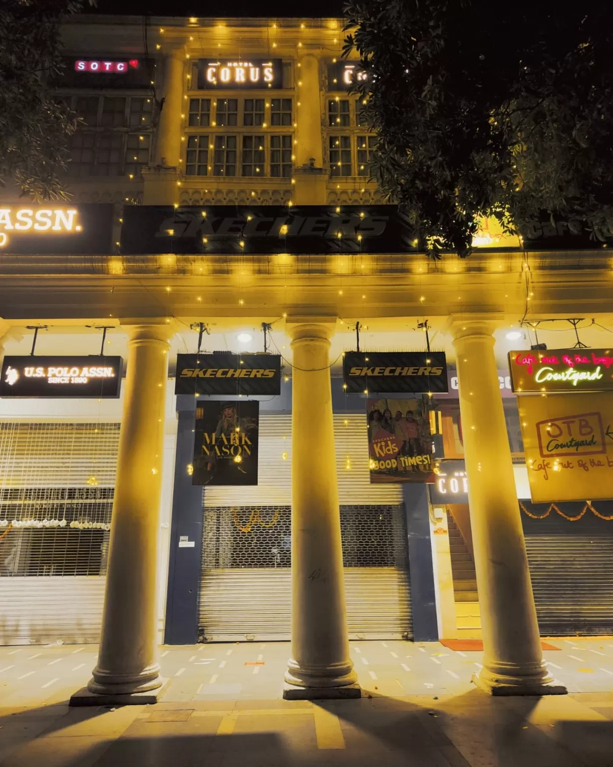 Photo of Connaught Place By Sadir Khan