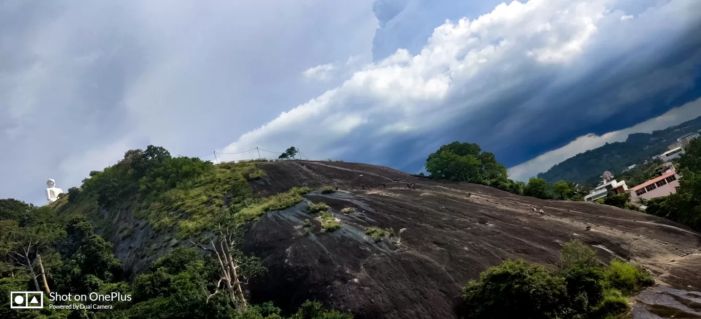 Photo of Athugala Rock By Ashish