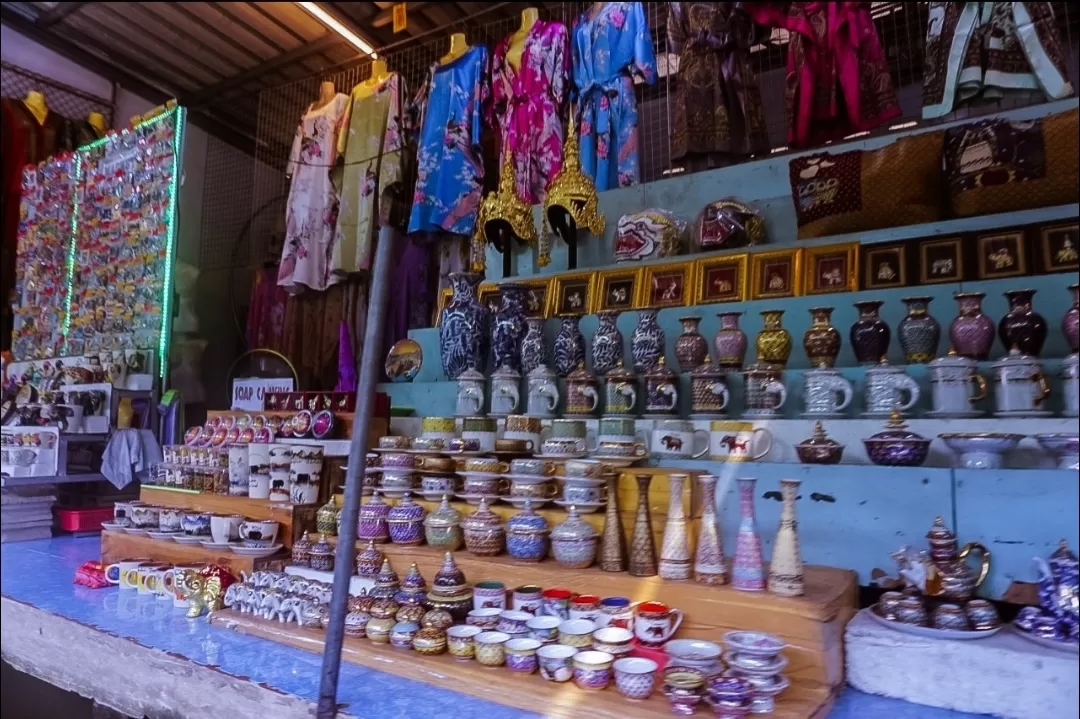 Photo of Damnoen Saduak Floating Market By bhavika jadeja