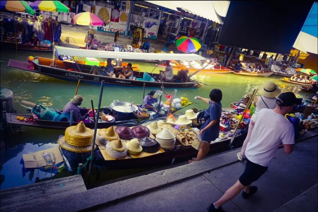 Photo of Damnoen Saduak Floating Market By bhavika jadeja