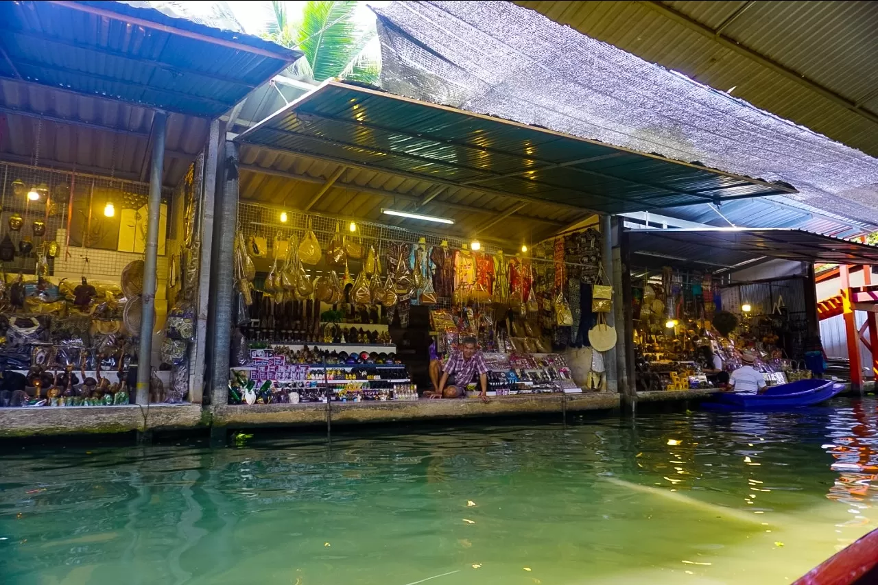 Photo of Damnoen Saduak Floating Market By bhavika jadeja