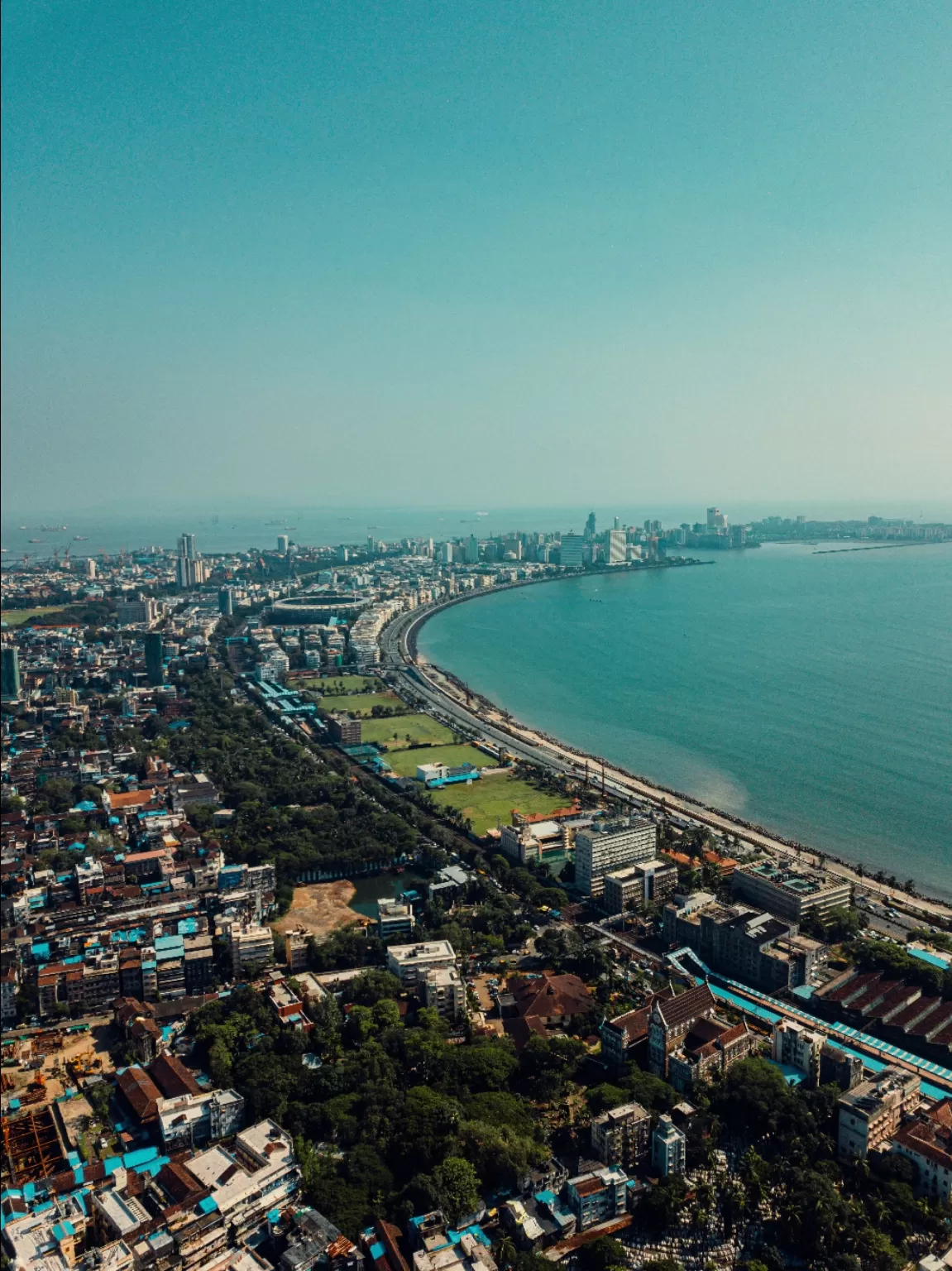 Photo of Marine Drive By Chalta_firta_photographer