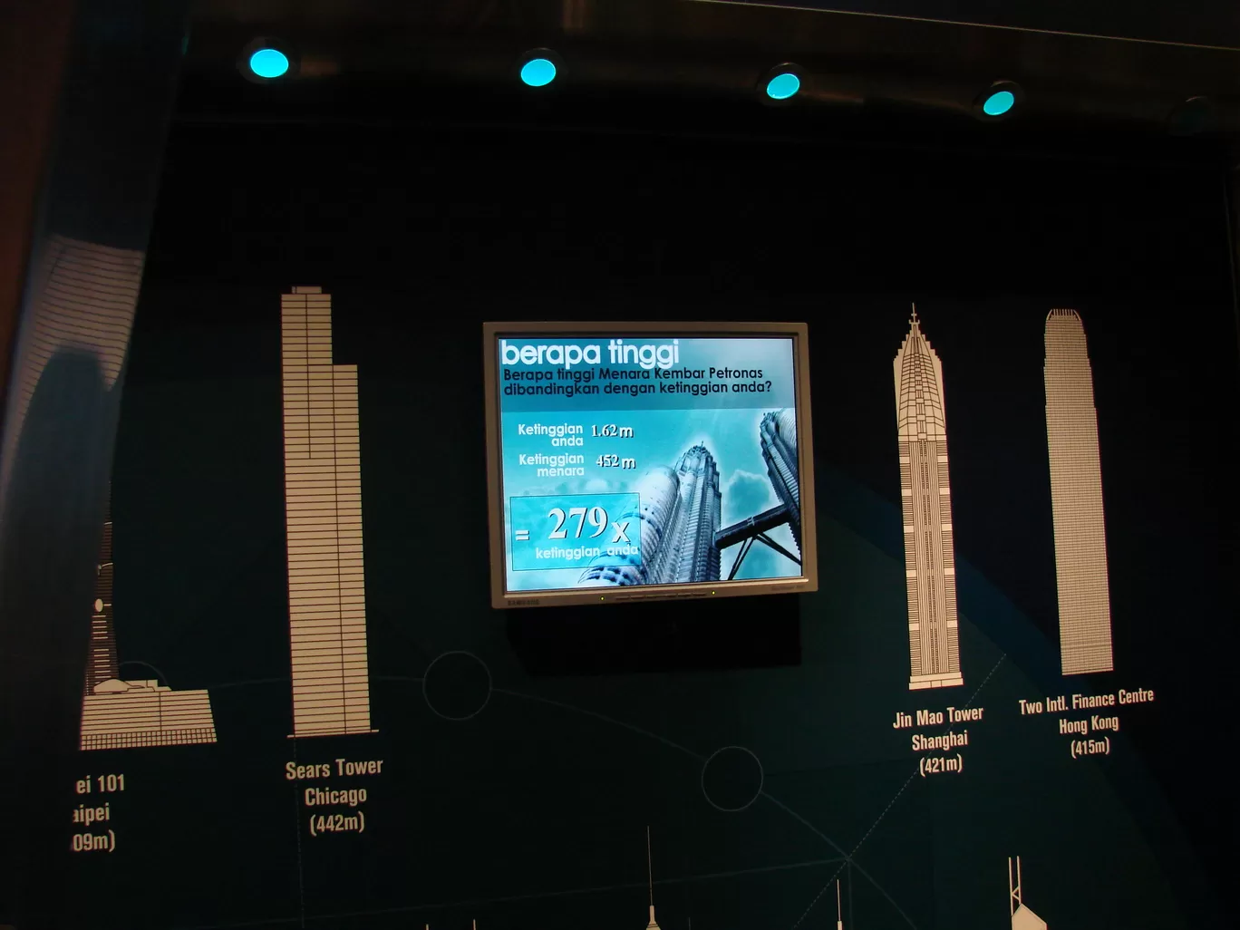 Photo of Petronas Twin Tower By Srinidhi Kandi
