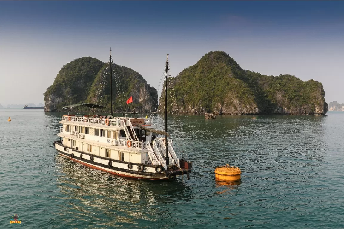 Photo of Halong Bay Vietnam By Chal Le Oye