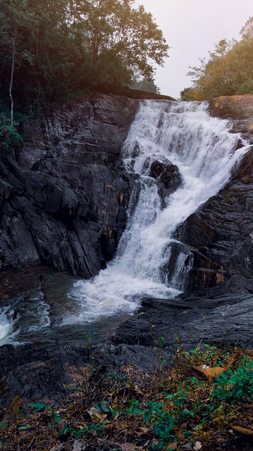 Photo of Kanthanpara Waterfalls By Kalliyangattu Neeli