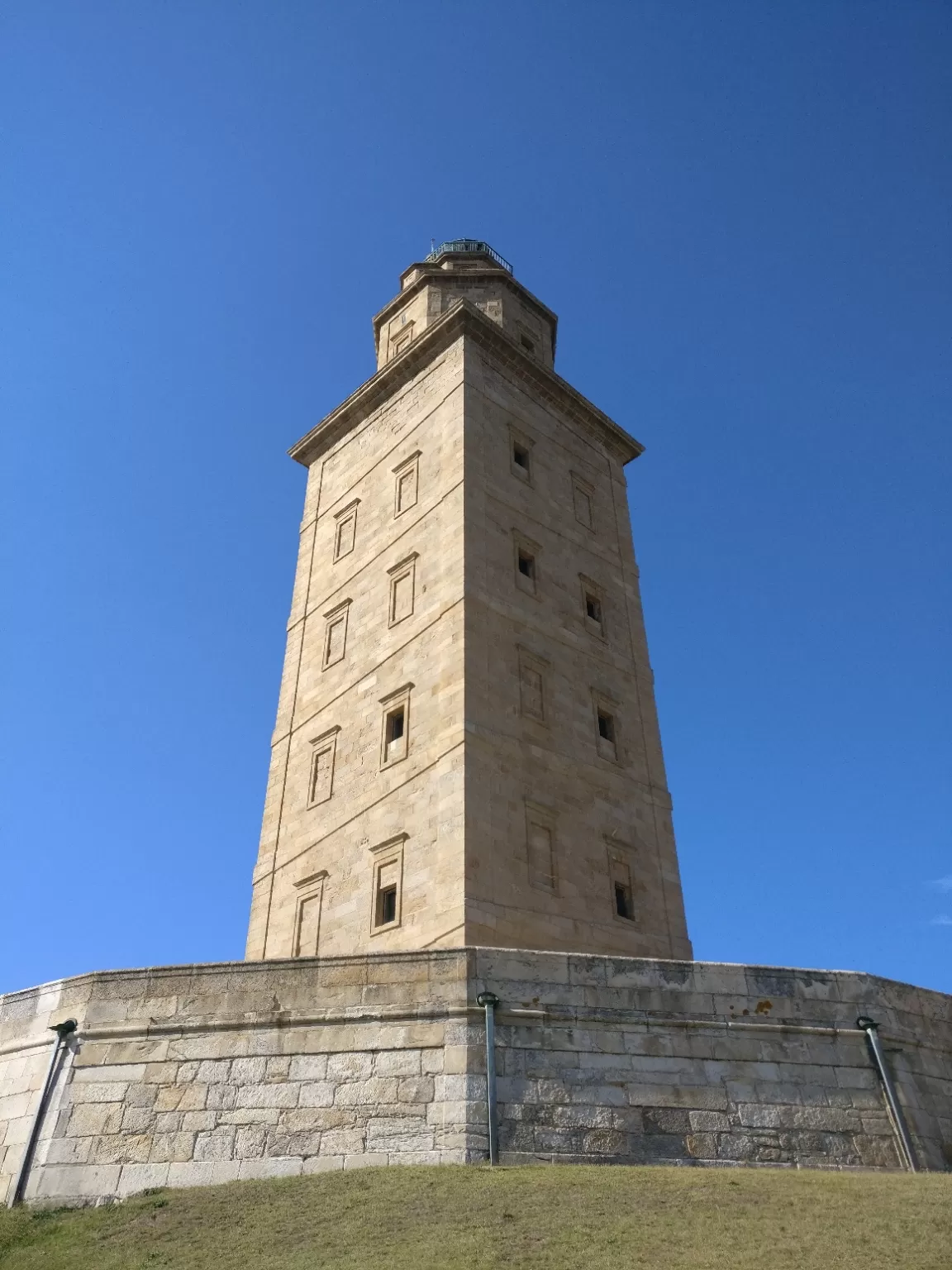 Photo of Torre de Hércules By Misbun Moraes