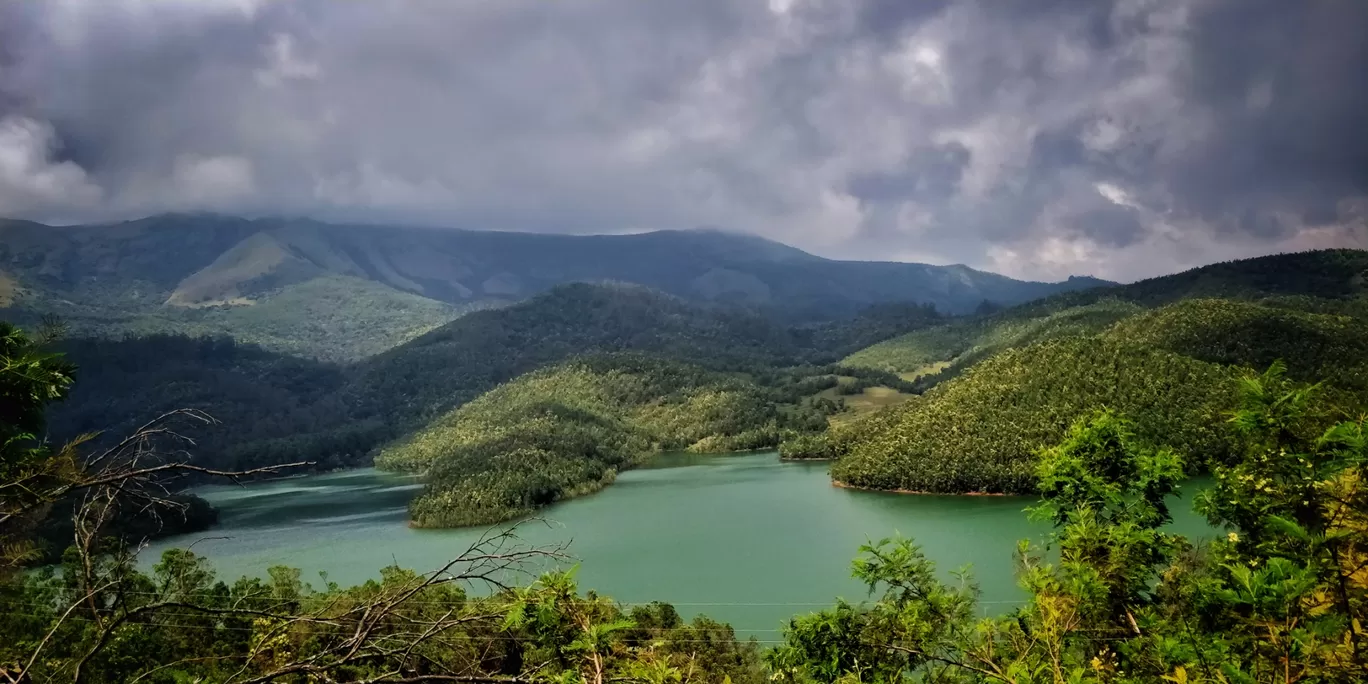 Photo of Emerald Lake By Raja Vmsk