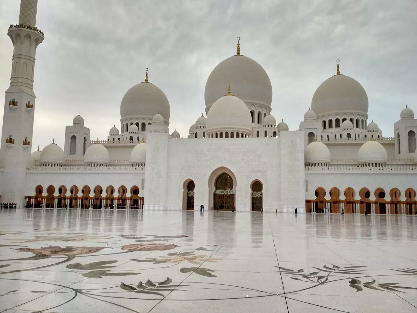 Photo of Sheikh Zayed Grand Mosque Center - Sheikh Rashid Bin Saeed St - Abu Dhabi - United Arab Emirates By Deljo Johnson 