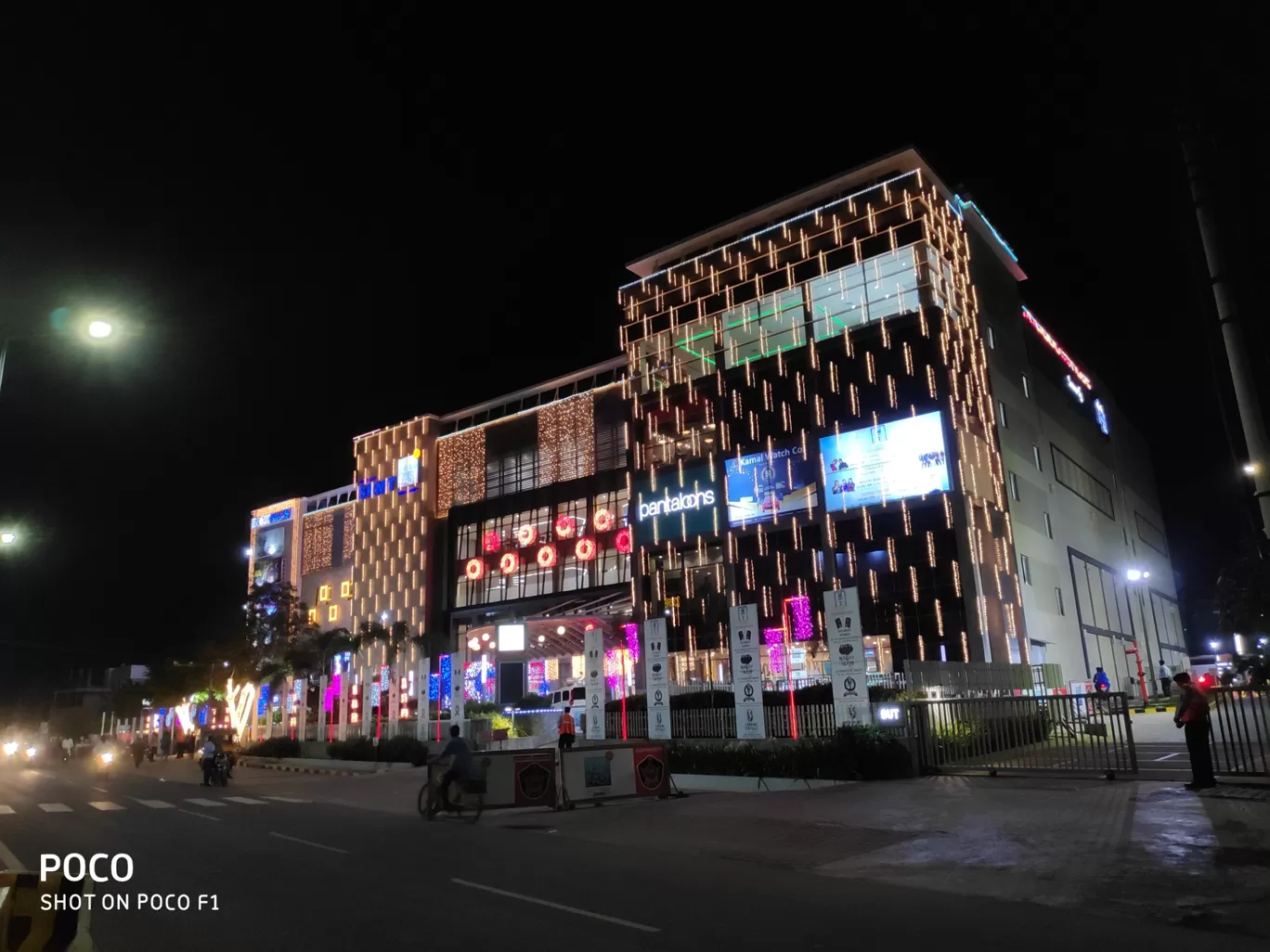 Photo of 82° EAST SRMT Mall & Multiplex By Vazeer Ishaan