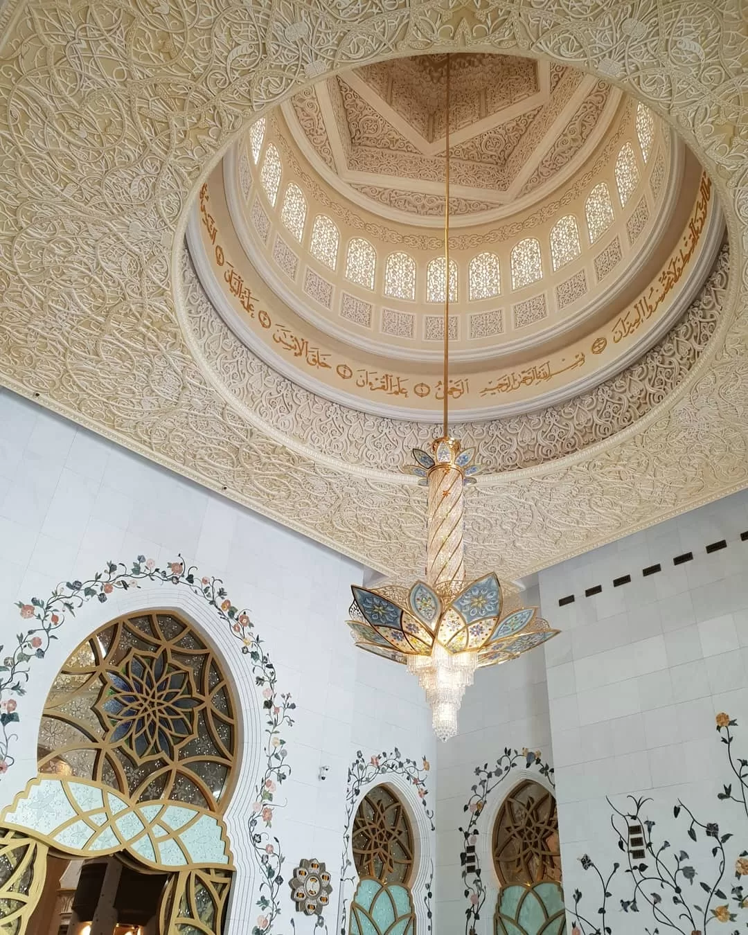 Photo of Sheikh Zayed Mosque - Abu Dhabi - United Arab Emirates By Sanjari Arora
