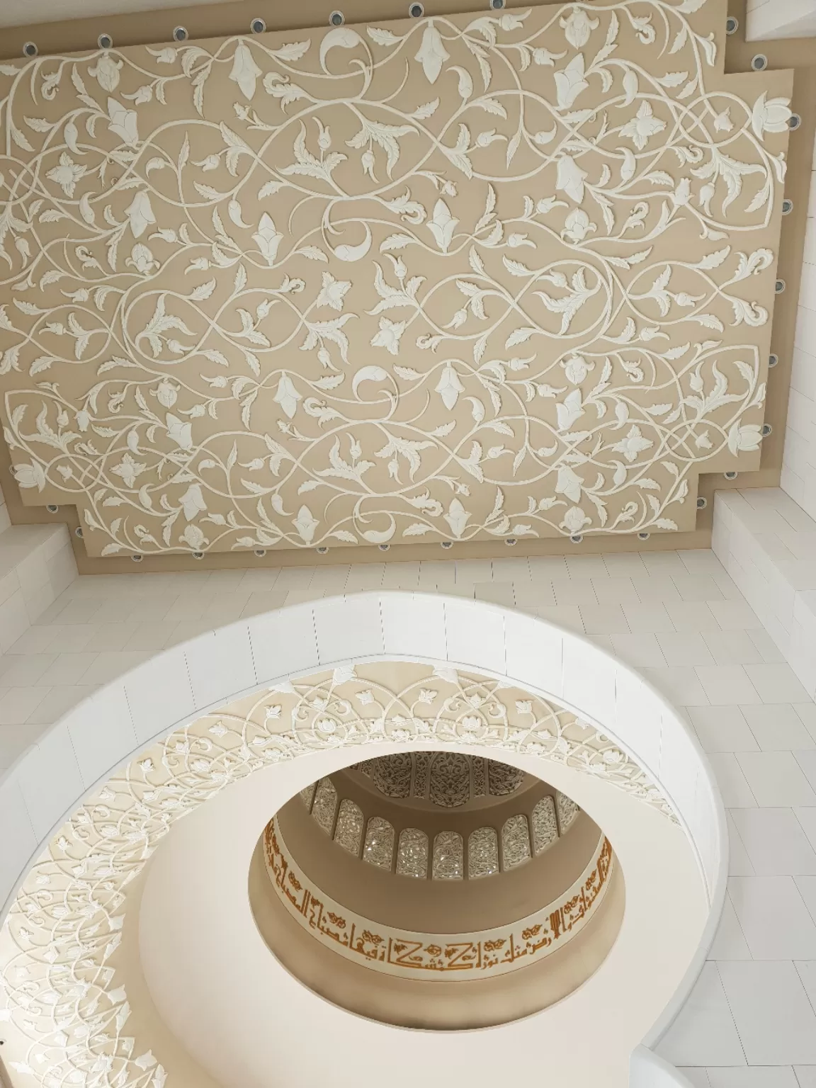 Photo of Sheikh Zayed Mosque - Abu Dhabi - United Arab Emirates By Sanjari Arora
