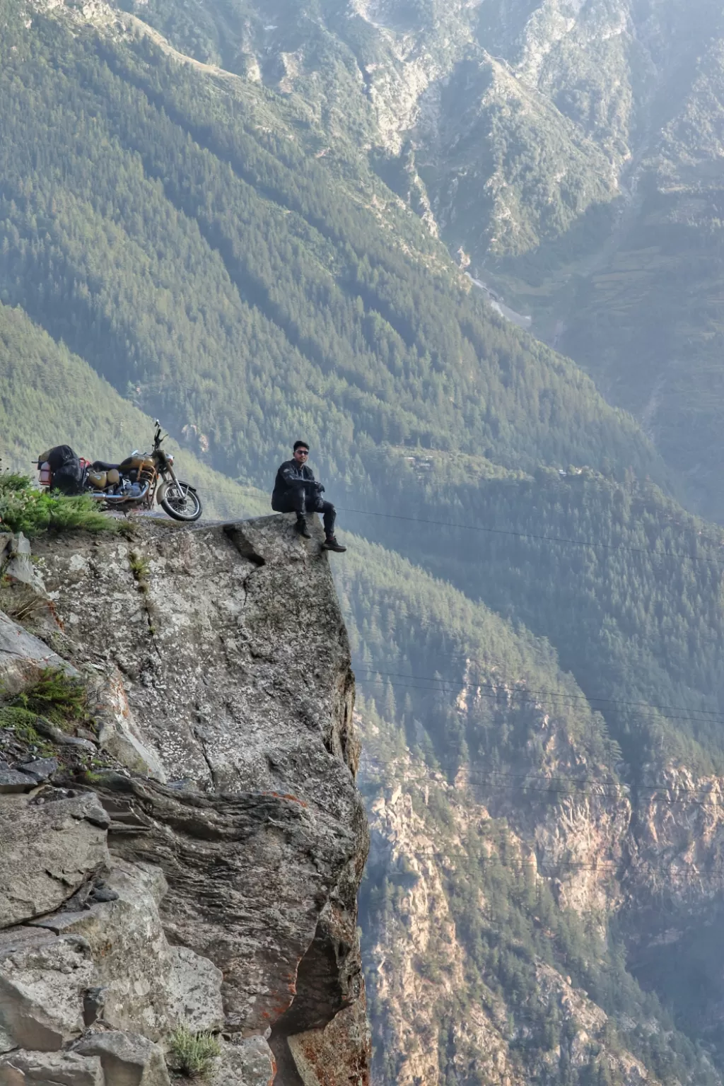 Photo of Roghi Cliff - Sucide Point Kalpa By ASWANTH T P