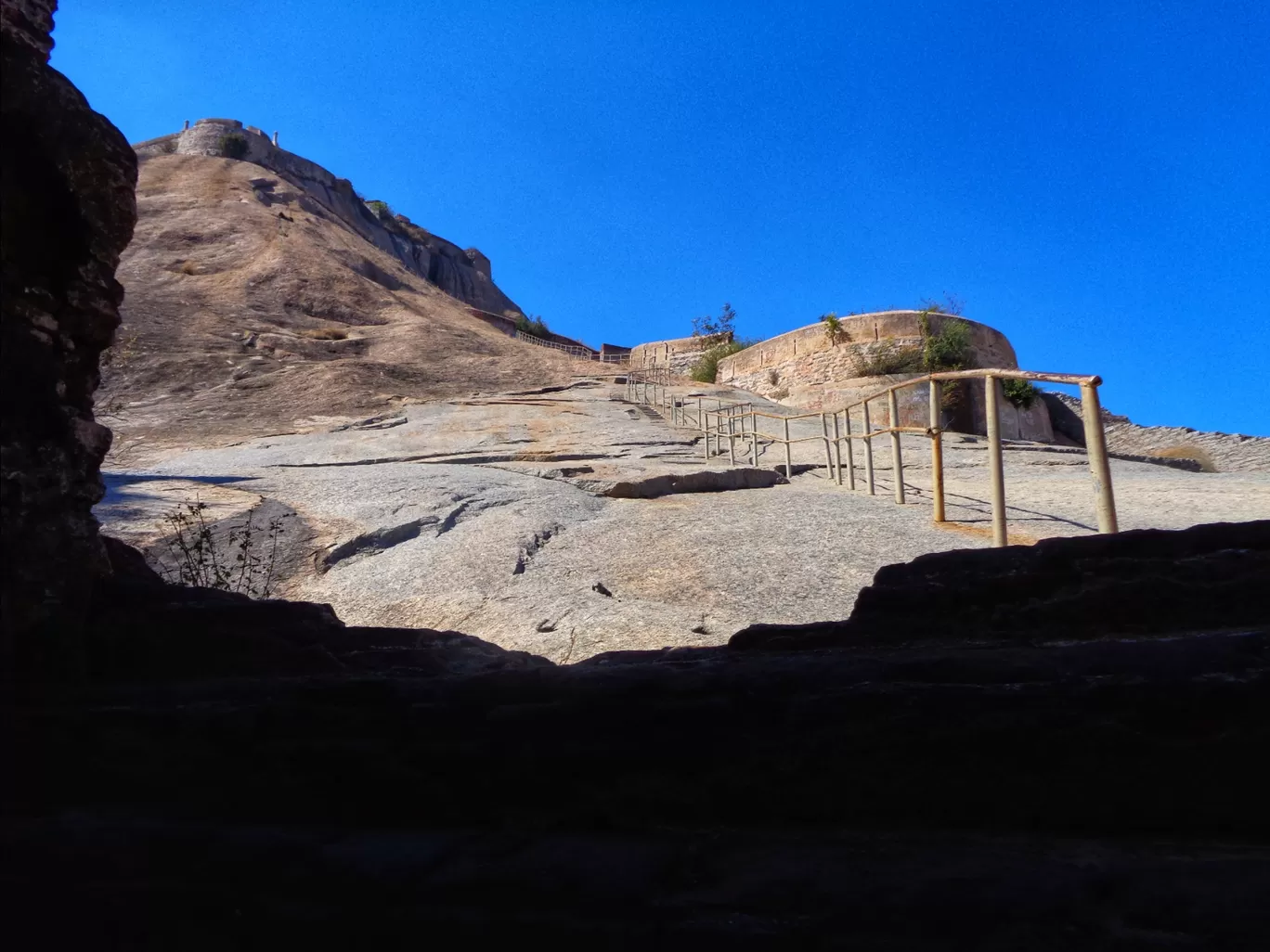 Photo of Madhugiri Fort Hill Top By Nitin Chandavar