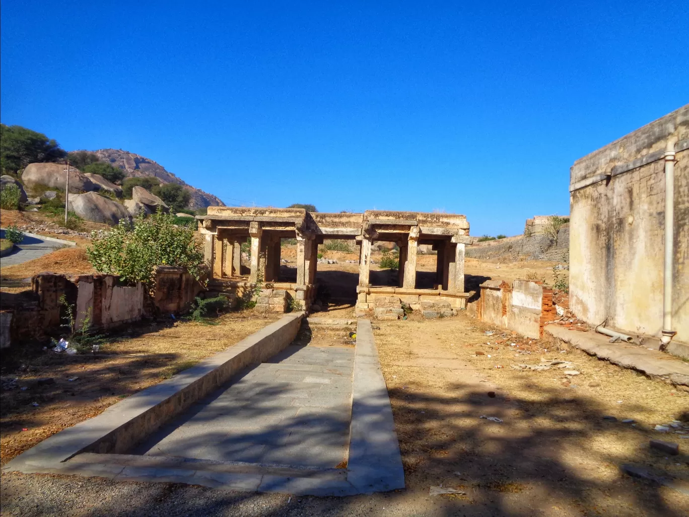 Photo of Madhugiri Fort Hill Top By Nitin Chandavar