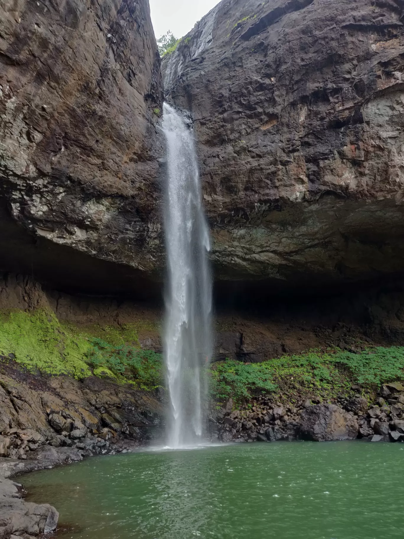 Photo of Devkund Waterfall By Jitu Noutiyal