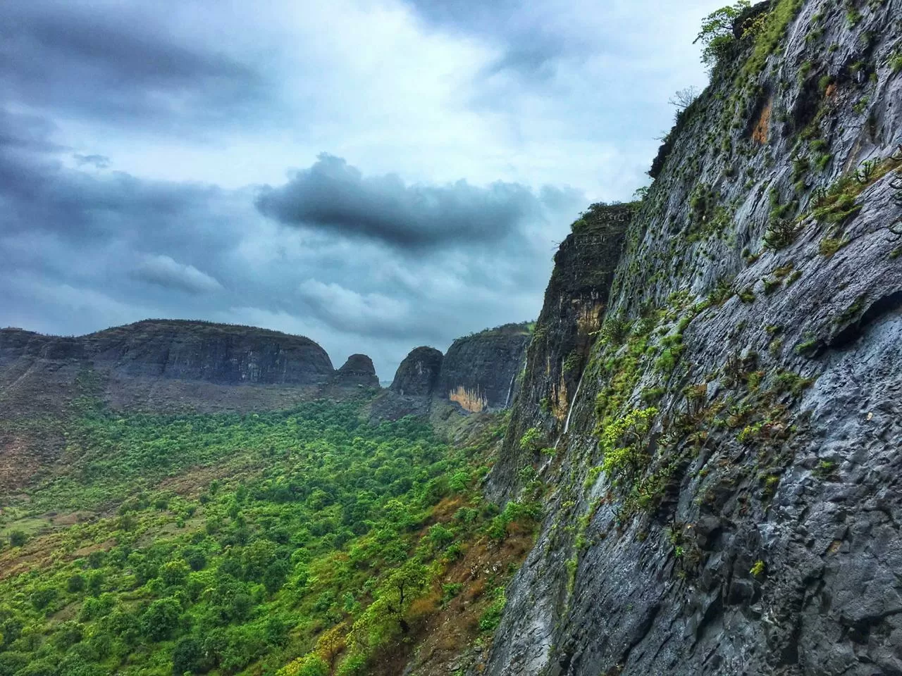 Photo of Anjaneri Mountain By priyanka majumdar