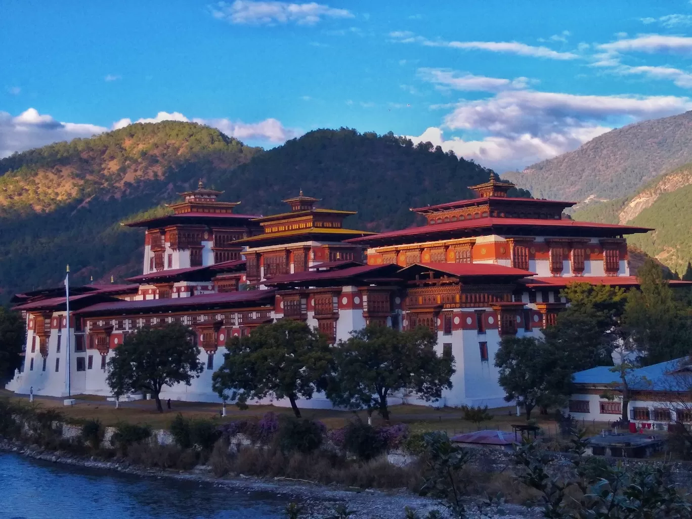 Photo of Bhutan By SRIGIRI RAMDHEERAJ .