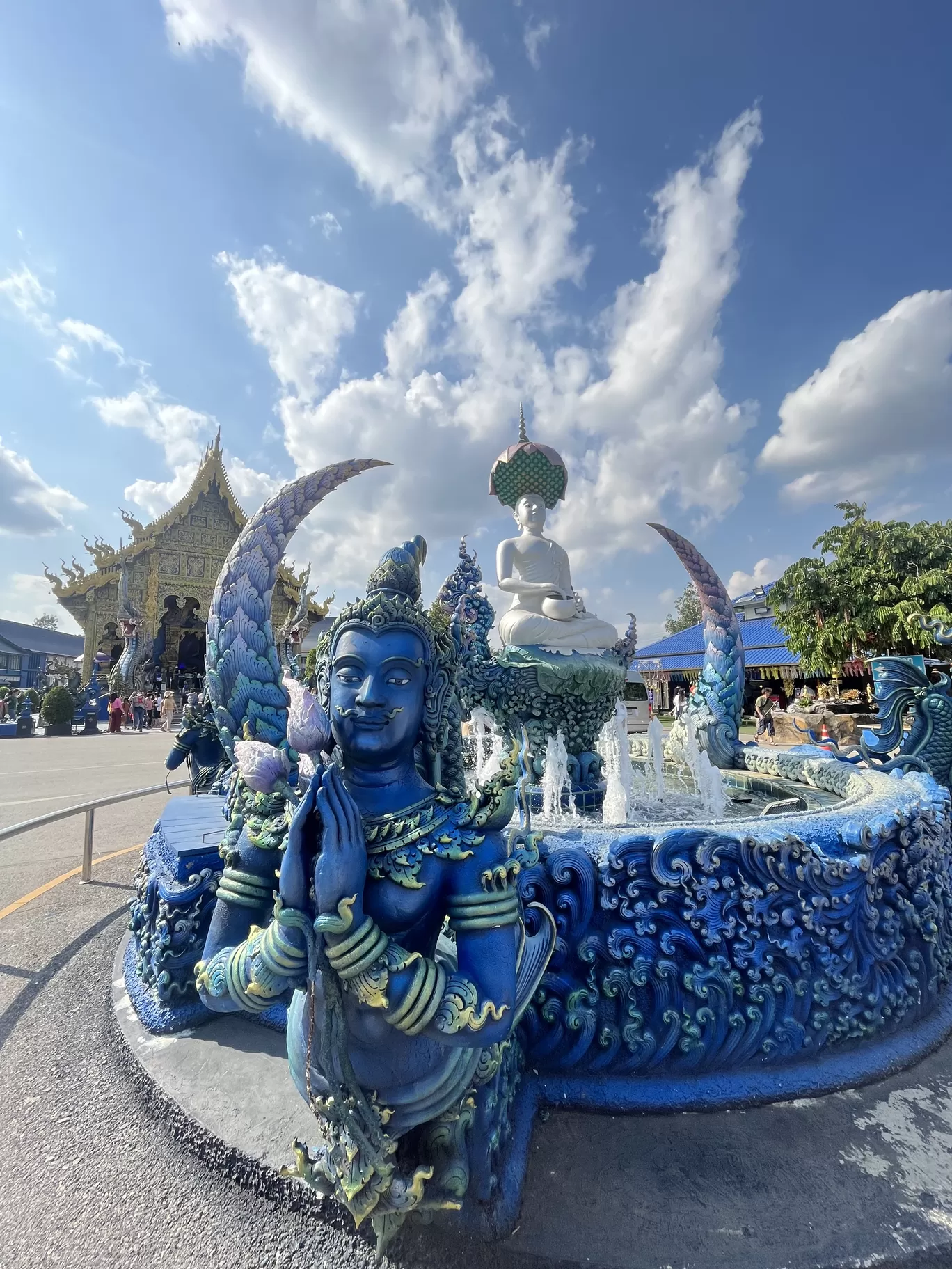 Photo of Wat Rong Suea Ten (Blue Temple) By Shraddha Ramane
