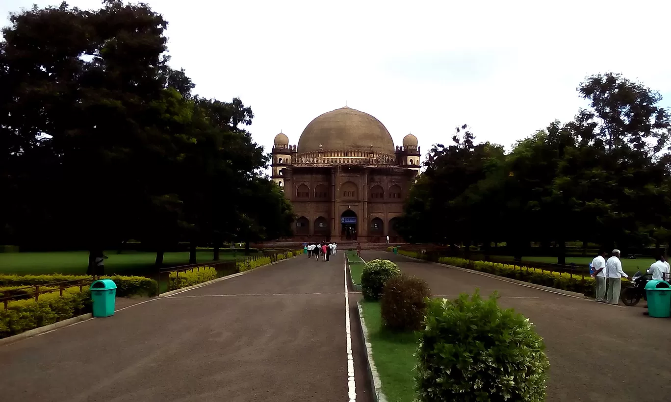 Photo of Gol Gumbaz By KALAPURI by Aatish Chavan