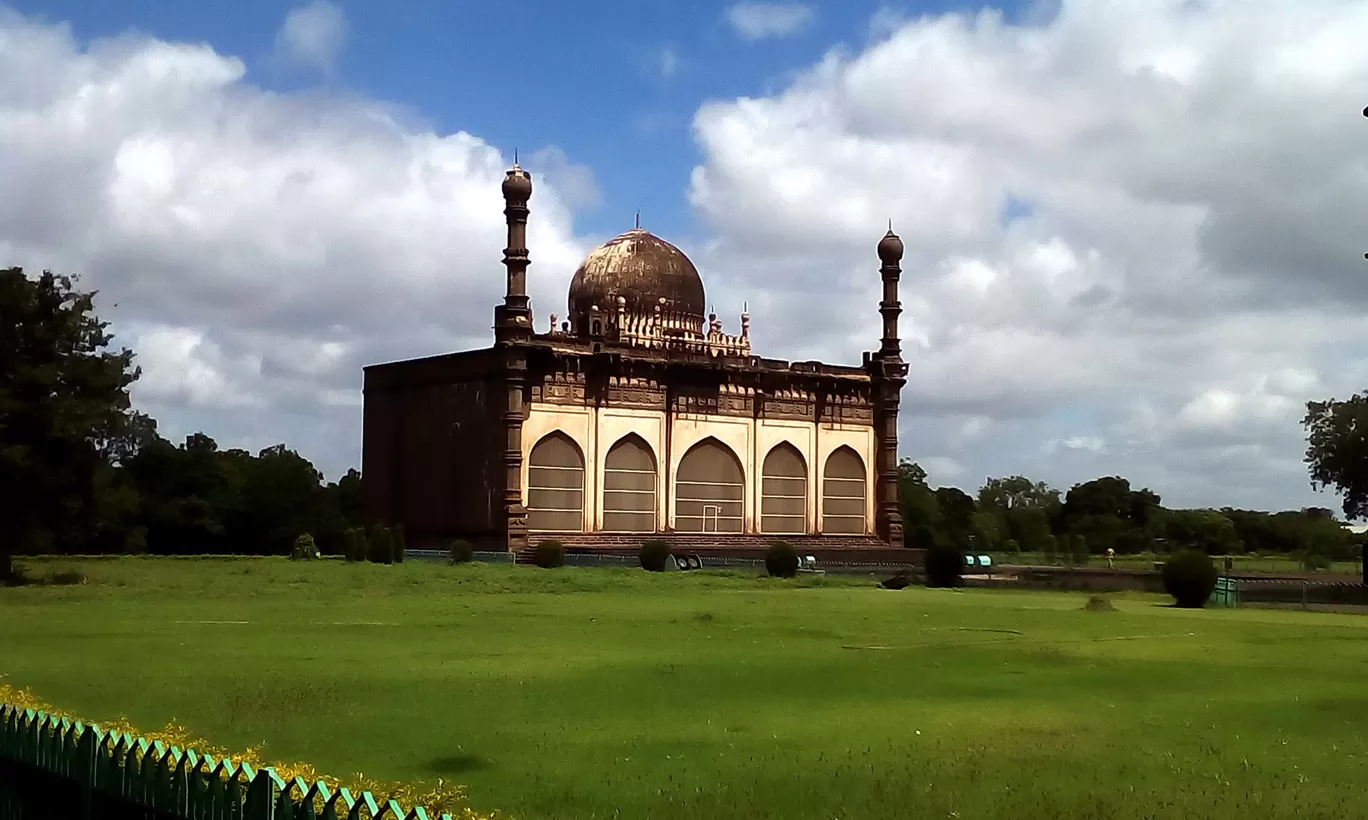 Photo of Gol Gumbaz By KALAPURI by Aatish Chavan