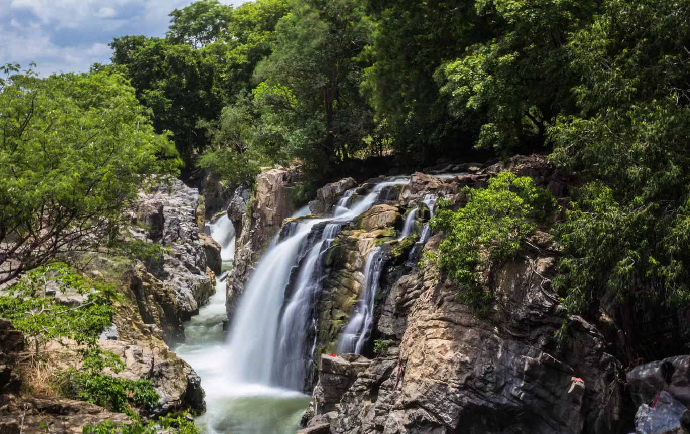 Photo of Hogenakkal Waterfalls By Saket Golchha
