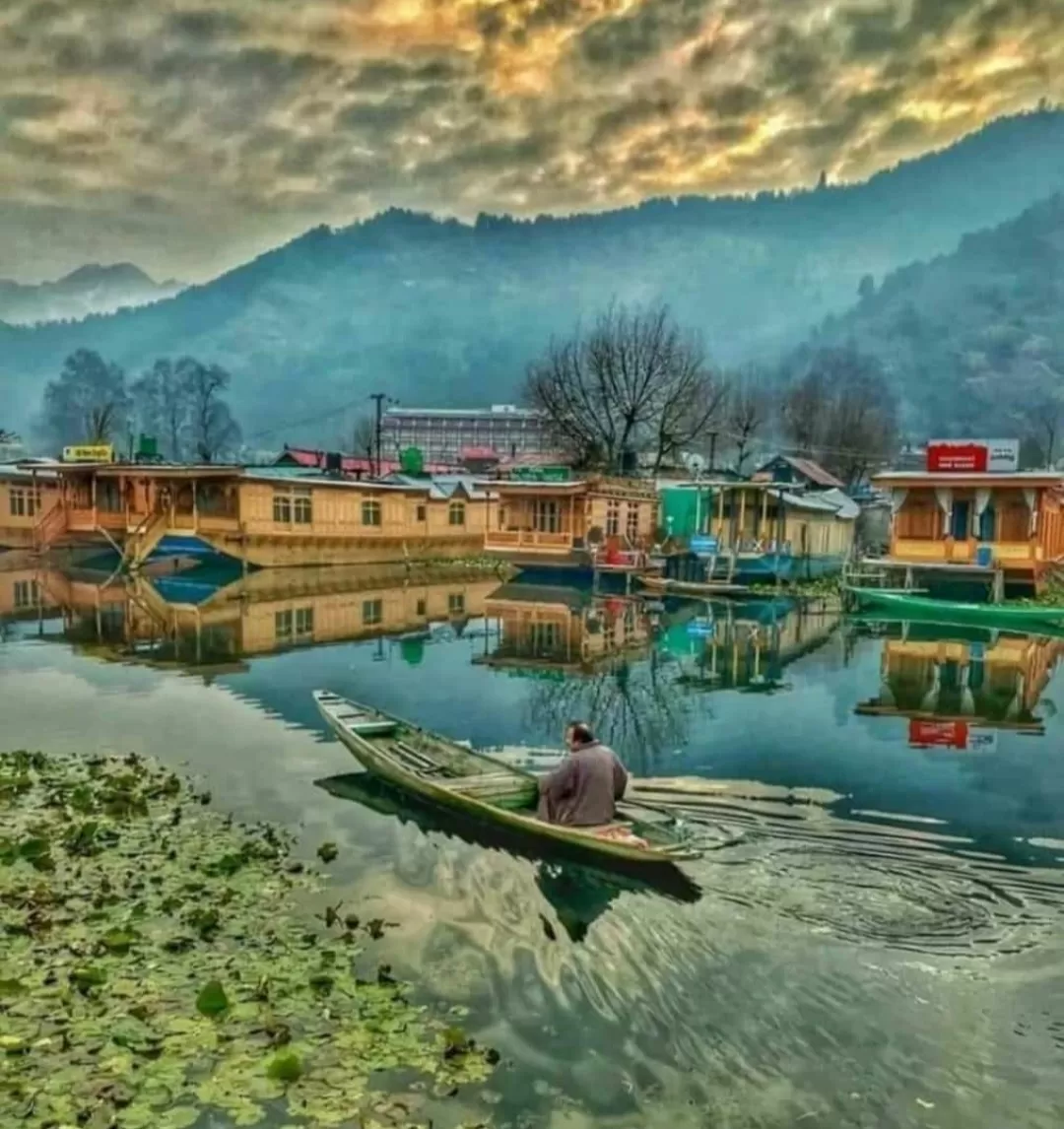 Photo of Dal Lake By Kashmir Downtown Travels