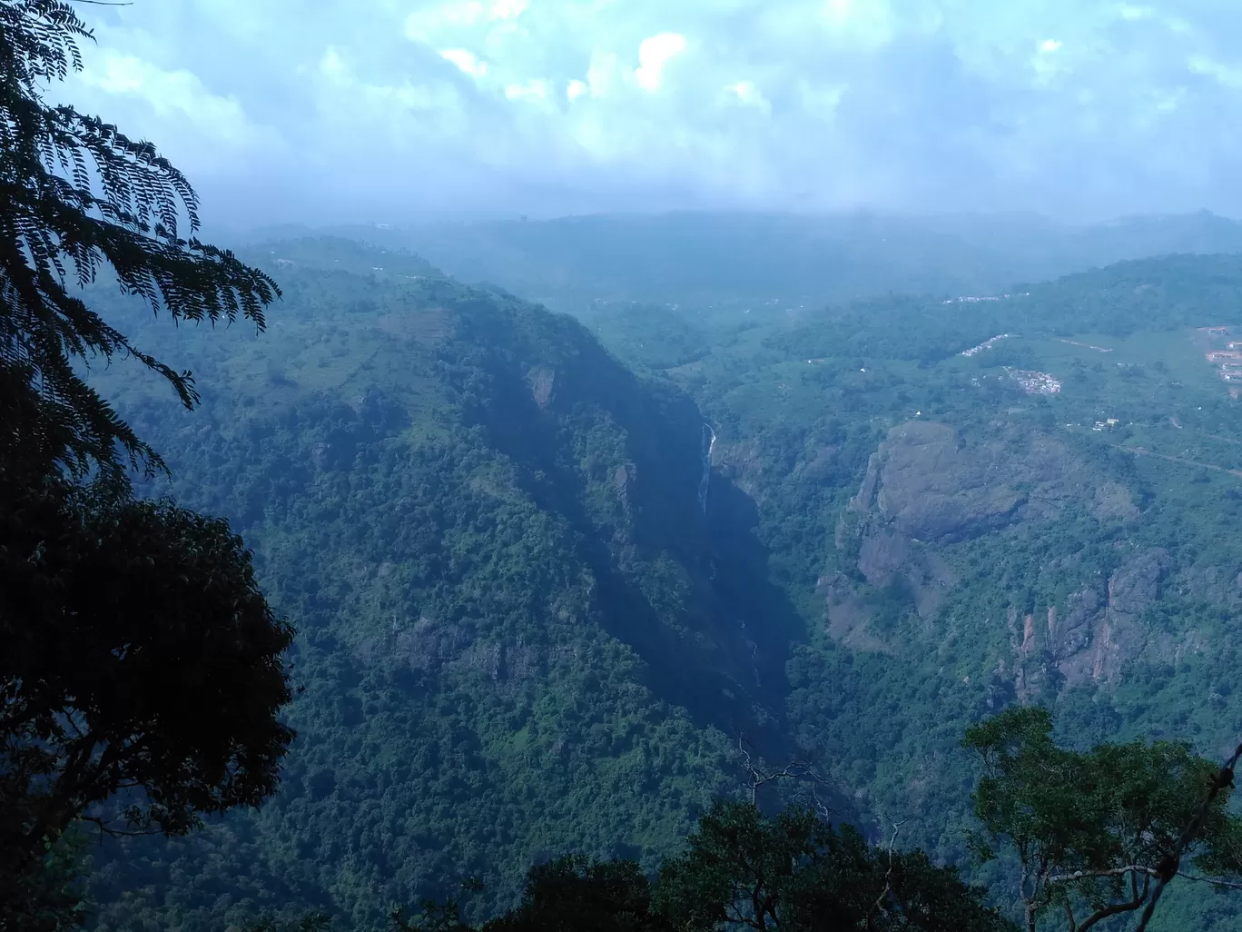 Photo of Ooty By Alakesh Dutta