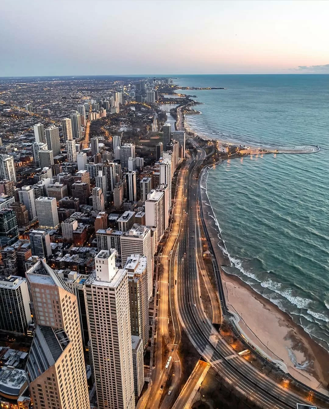 Photo of Downtown Chicago By Prateek Songara